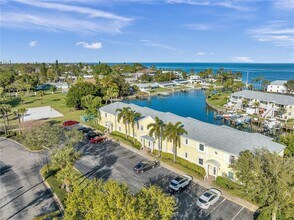 4728 Beach Dr SE in St. Petersburg, FL - Building Photo - Building Photo