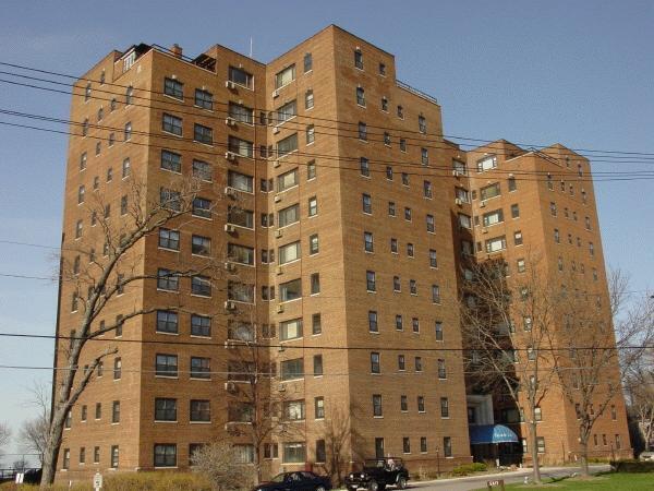 Edgewater Towers Condominiums in Lakewood, OH - Building Photo