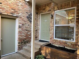 7151 Gaston Ave in Dallas, TX - Building Photo