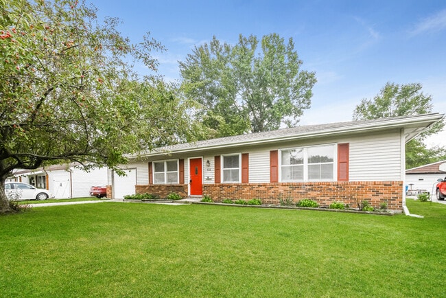 property at 512 W 6th St