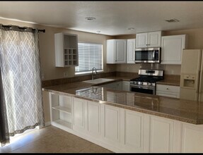 2895 Rogue River Hwy in Gold Hill, OR - Building Photo - Building Photo