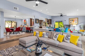 1289 E Caleta Way in Palm Springs, CA - Building Photo - Building Photo