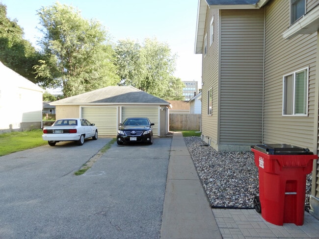 258 Lee St, Unit 258 and a half in Winona, MN - Building Photo - Building Photo