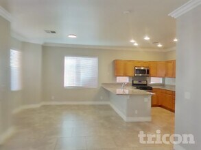 6046 W Traviata Ave in Las Vegas, NV - Building Photo - Building Photo