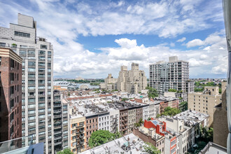 Convivium in New York, NY - Foto de edificio - Building Photo