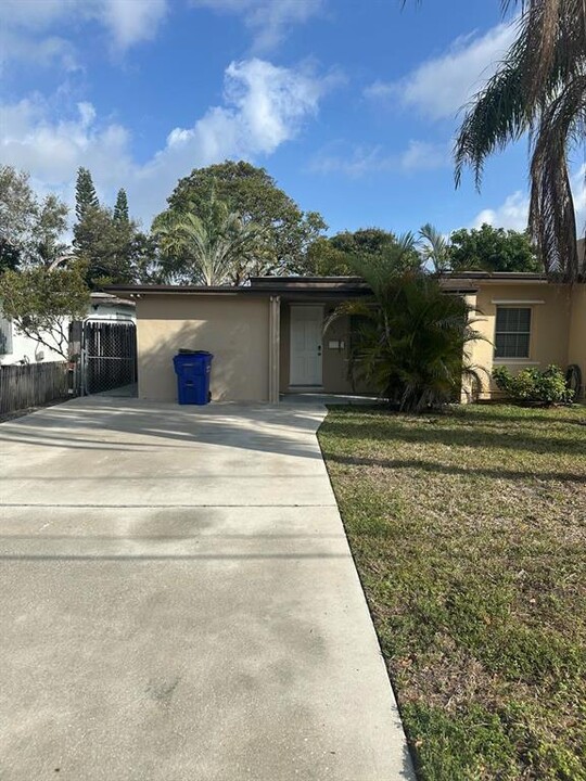 2643 Grant St in Hollywood, FL - Building Photo