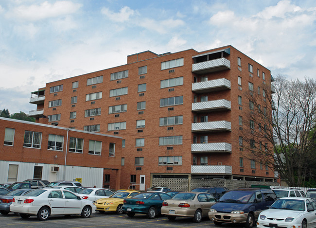 The Town House Apartments in Charleston, WV - Building Photo - Building Photo