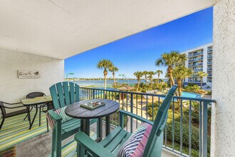 1832 W Beach Blvd in Gulf Shores, AL - Foto de edificio - Building Photo
