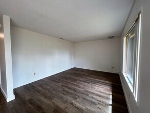 2872-2874-2874 SE Francis St in Portland, OR - Building Photo - Building Photo