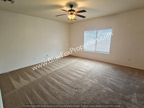 8262 W Zlacket Dr in Tucson, AZ - Building Photo - Building Photo