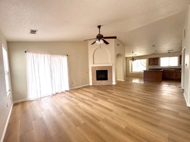 1125 Toscana Dr SE in Rio Rancho, NM - Building Photo - Building Photo