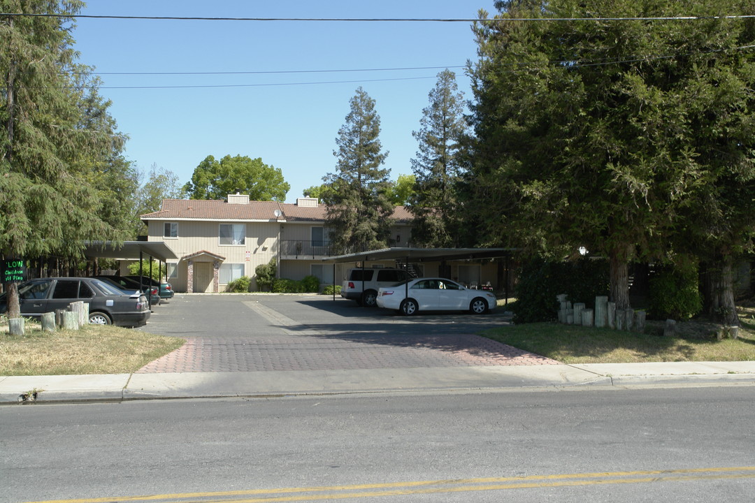 110-136 Washington Rd in Chowchilla, CA - Building Photo