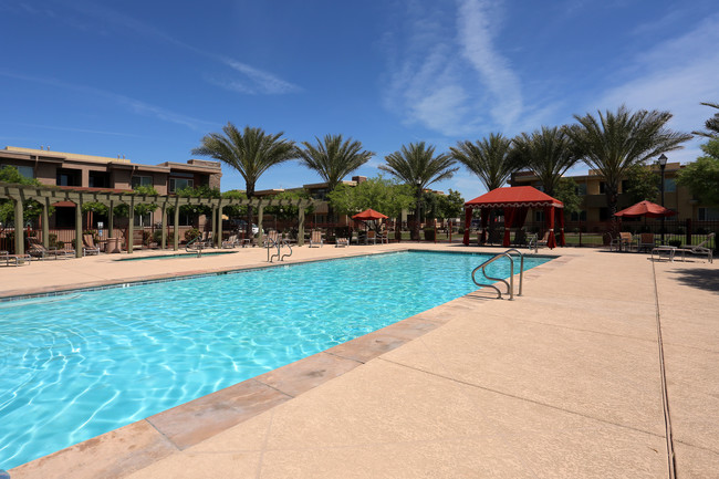 9920 Apartments in Phoenix, AZ - Foto de edificio - Building Photo