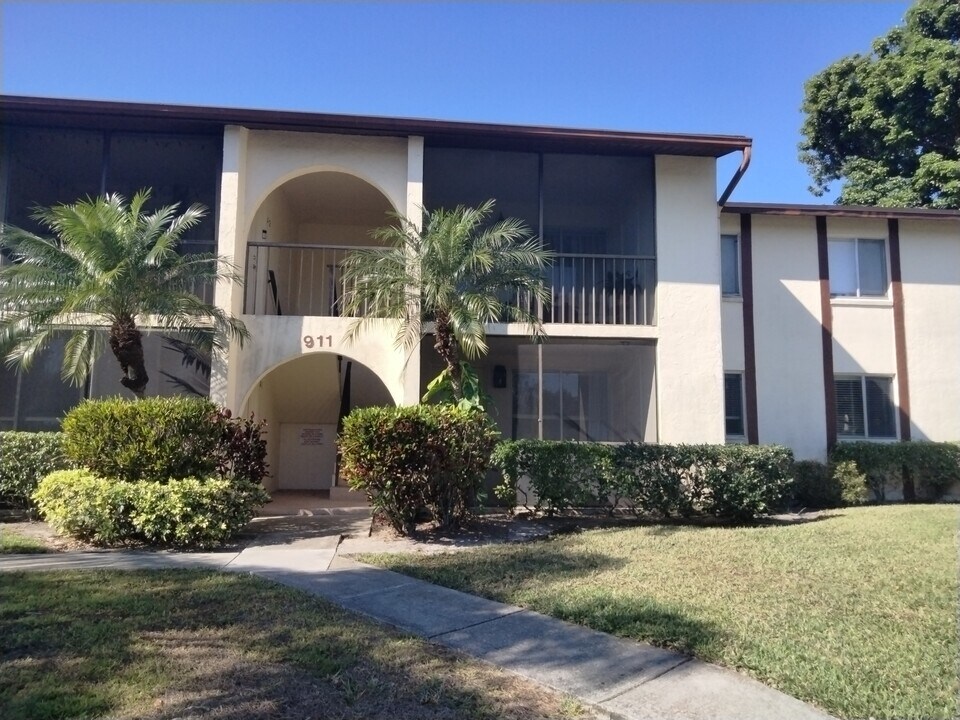 4956 Sable Pine Cir, Unit D-1 in West Palm Beach, FL - Foto de edificio