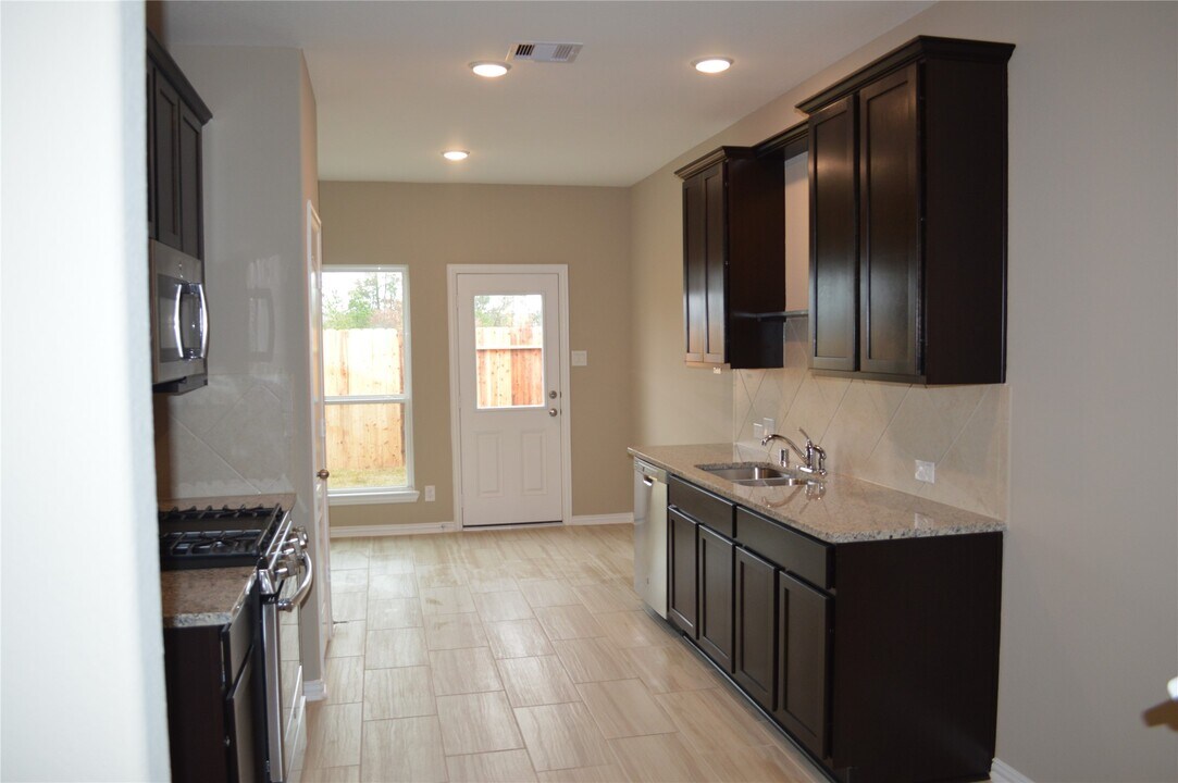 3230 Harmony Creek Ln in Spring, TX - Building Photo