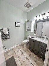 1301 W Madison St, Unit 310 in Chicago, IL - Building Photo - Building Photo