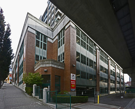 Caranarvon Towers in New Westminster, BC - Building Photo - Building Photo