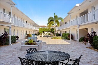 578 Broad Ave S in Naples, FL - Building Photo - Building Photo