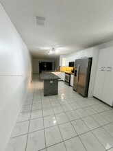 1120 W Lake St in Hollywood, FL - Building Photo - Building Photo