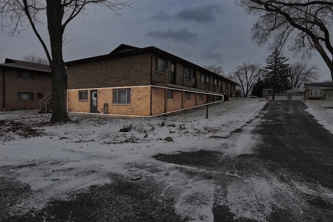 322 Maple Dr, Unit 7 in Morris, IL - Building Photo - Building Photo