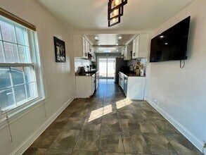 7802 W Victoria St in Chicago, IL - Building Photo - Building Photo