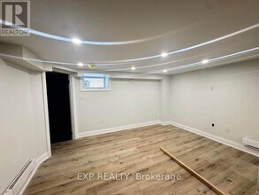 952 Main St E in Hamilton, ON - Building Photo - Building Photo