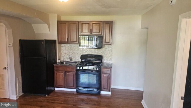 4630 Hillside Rd SE in Washington, DC - Building Photo - Building Photo