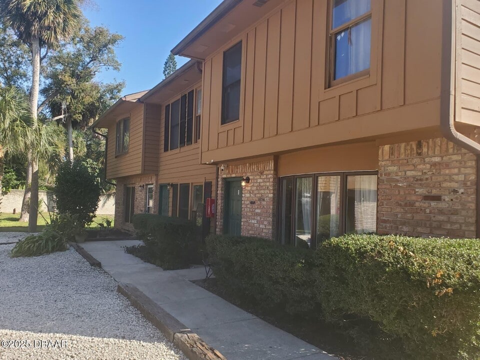 814 N Halifax Ave in Daytona Beach, FL - Building Photo
