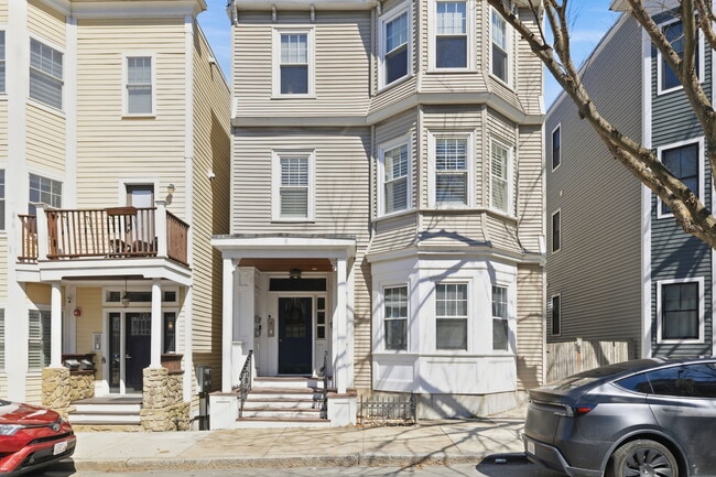 722 E 2nd St, Unit 2, Unit 2