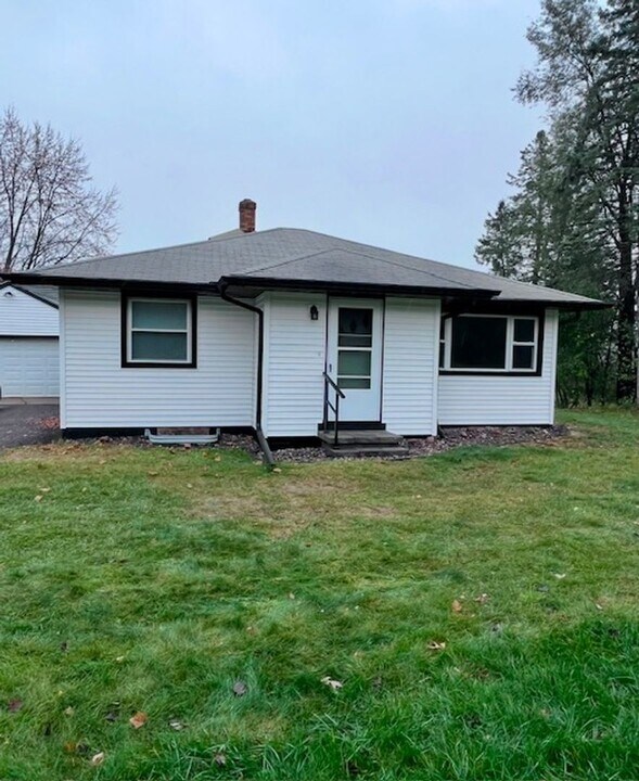 4927 Jeffers Rd in Eau Claire, WI - Building Photo
