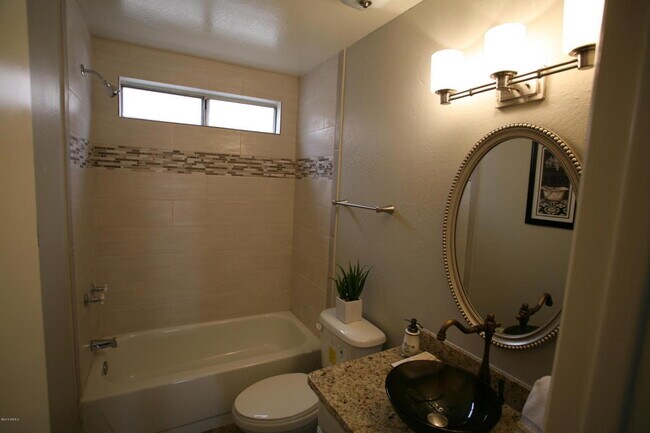 5841 W Angela Dr in Glendale, AZ - Building Photo - Building Photo