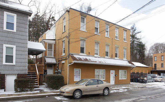 646 Baldwin St in Bridgeville, PA - Foto de edificio - Building Photo