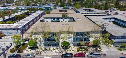 PARKWEST APARTMENTS in San Leandro, CA - Building Photo - Building Photo