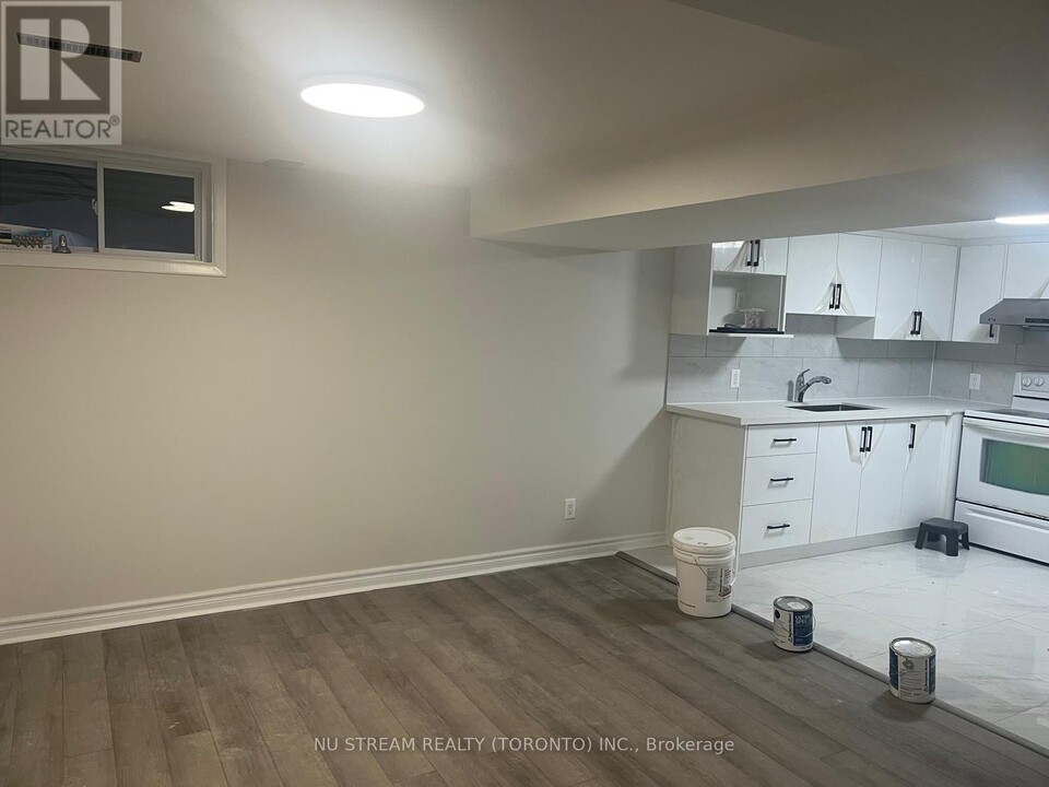 132 Heatherside Dr in Toronto, ON - Building Photo
