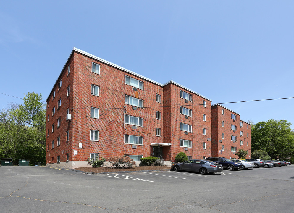 Main Place Apartments in New Britain, CT - Foto de edificio