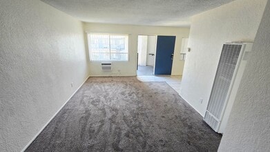 1210 W Stoneridge Ct in Ontario, CA - Foto de edificio - Building Photo