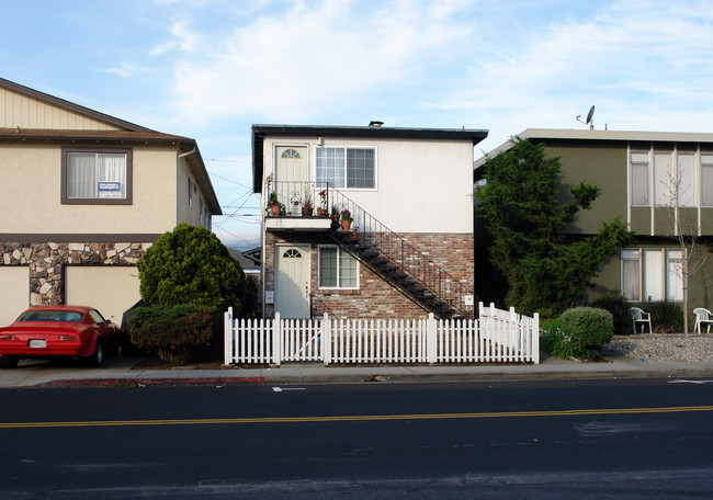 1464 Laurel St in San Carlos, CA - Building Photo - Building Photo