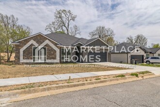 954 Glass St in Cave Springs, AR - Foto de edificio - Building Photo