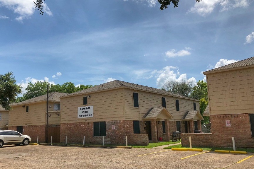 Oakridge Townhomes in Alvin, TX - Building Photo