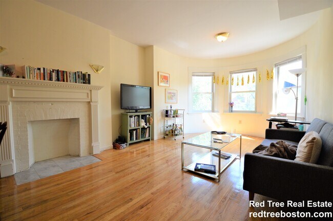 1406 Beacon St, Unit 1 in Brookline, MA - Building Photo - Building Photo