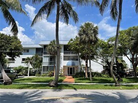251 Galen Dr in Key Biscayne, FL - Building Photo