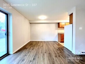 3015 Sandwich St. in Windsor, ON - Building Photo - Building Photo