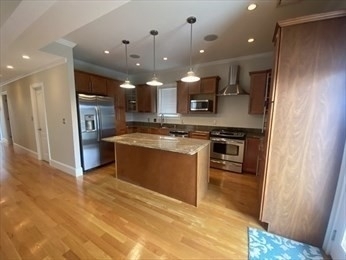 690 E 8th St, Unit 3 in Boston, MA - Building Photo