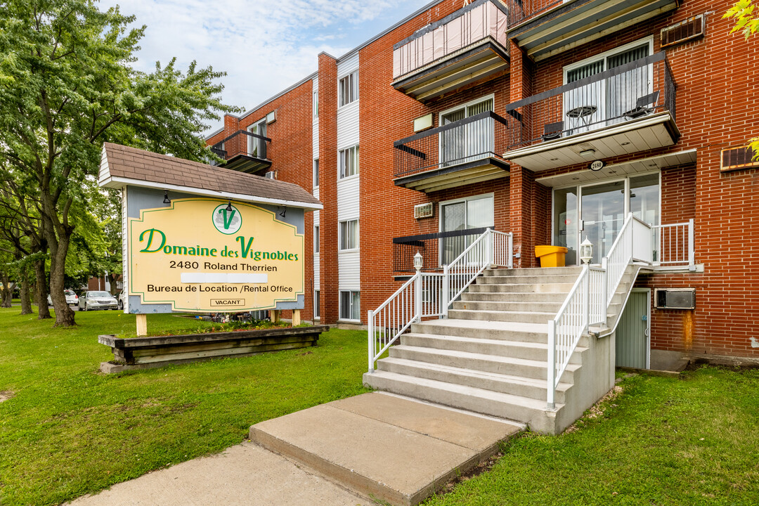 Domaine des Vignobles in Longueuil, QC - Building Photo