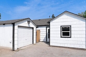 1117 N Midland Blvd in Nampa, ID - Building Photo - Building Photo