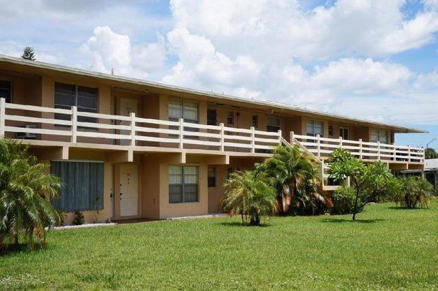 2980 NW 43 Terrace, Unit 204 in Lauderdale Lakes, FL - Building Photo