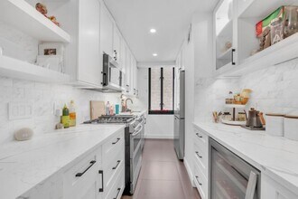 407 Park Ave S in New York, NY - Building Photo - Building Photo