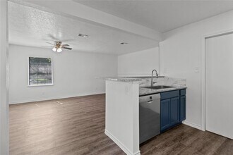 805 28 1/2 St in San Leon, TX - Building Photo - Building Photo