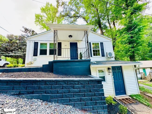 1B Christopher St