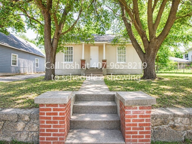 property at 1110 S Houston Ave